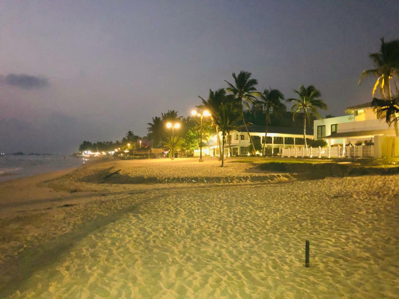 Hikkaduwa Backyard Beach Homestay Galle Eksteriør bilde