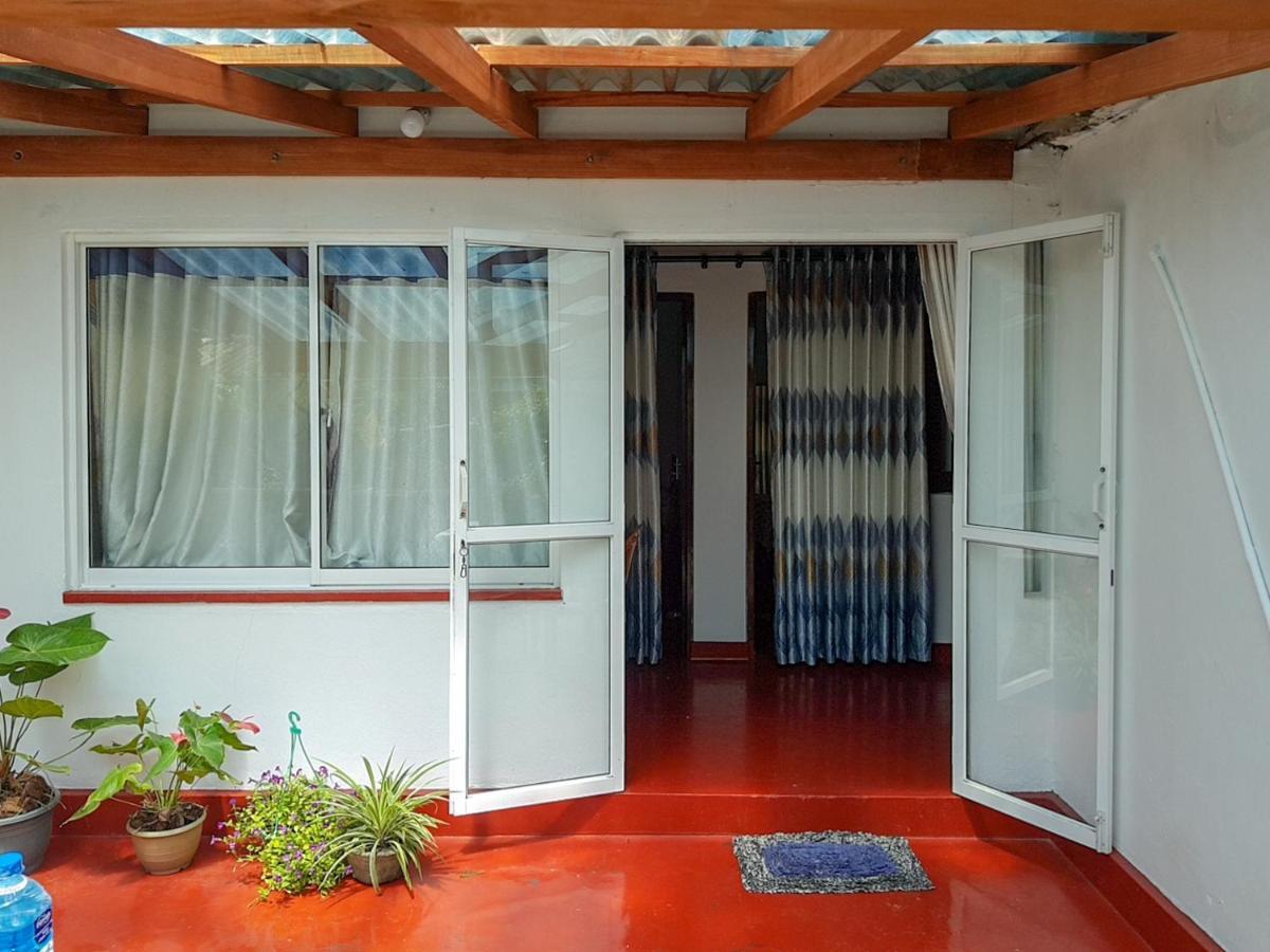 Hikkaduwa Backyard Beach Homestay Galle Eksteriør bilde